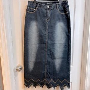Street code frayed zigzag maxi denim skirt